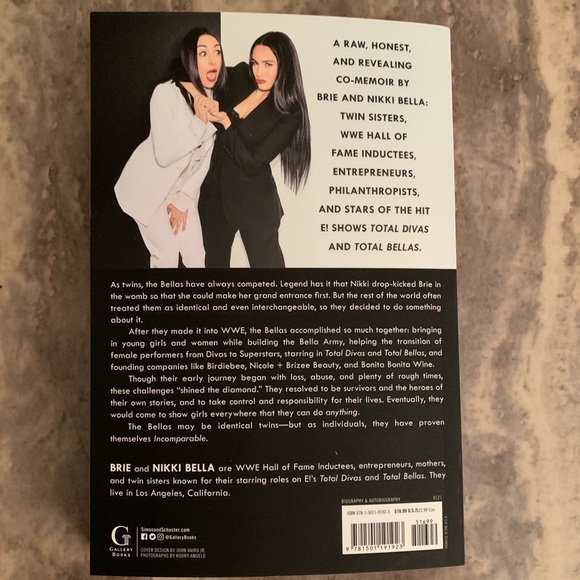 ⚡️SOLD⚡️Incomparable by Brie and Nikki Bella - Picture 2 of 2